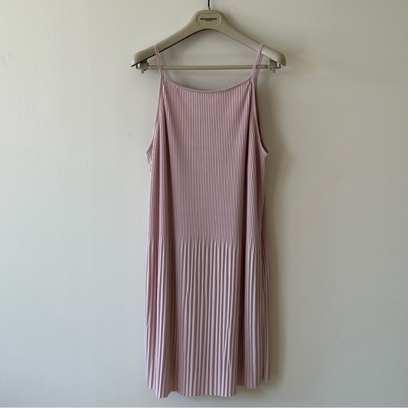 H&M Accordion Pleated Dress - Picture 4 of 9